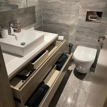Comfortable 2+1 - Near Of Mall Of *